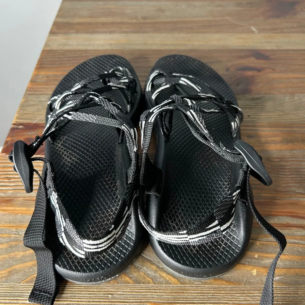 Chacos ZX3 Women Sz 10‎ Black White Strappy Sporty Performance Footwear Sandals